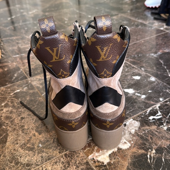 LOUIS VUITTON Laureate Platform Desert Boot - LIKE NEW - SIZE 39 (8.5) - Picture 4 of 5